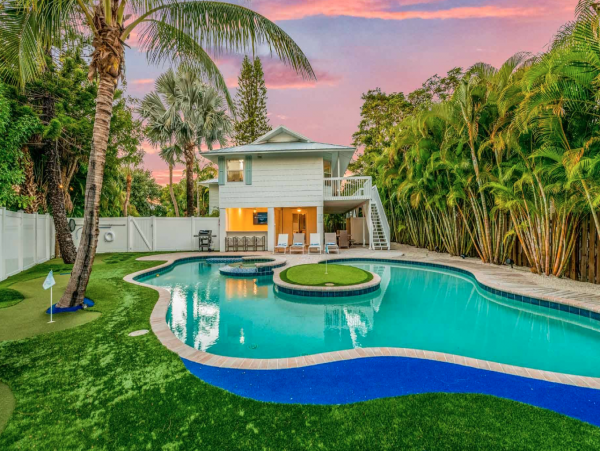 Walk to the Beach Three Bedroom Rental Home in Anna Maria